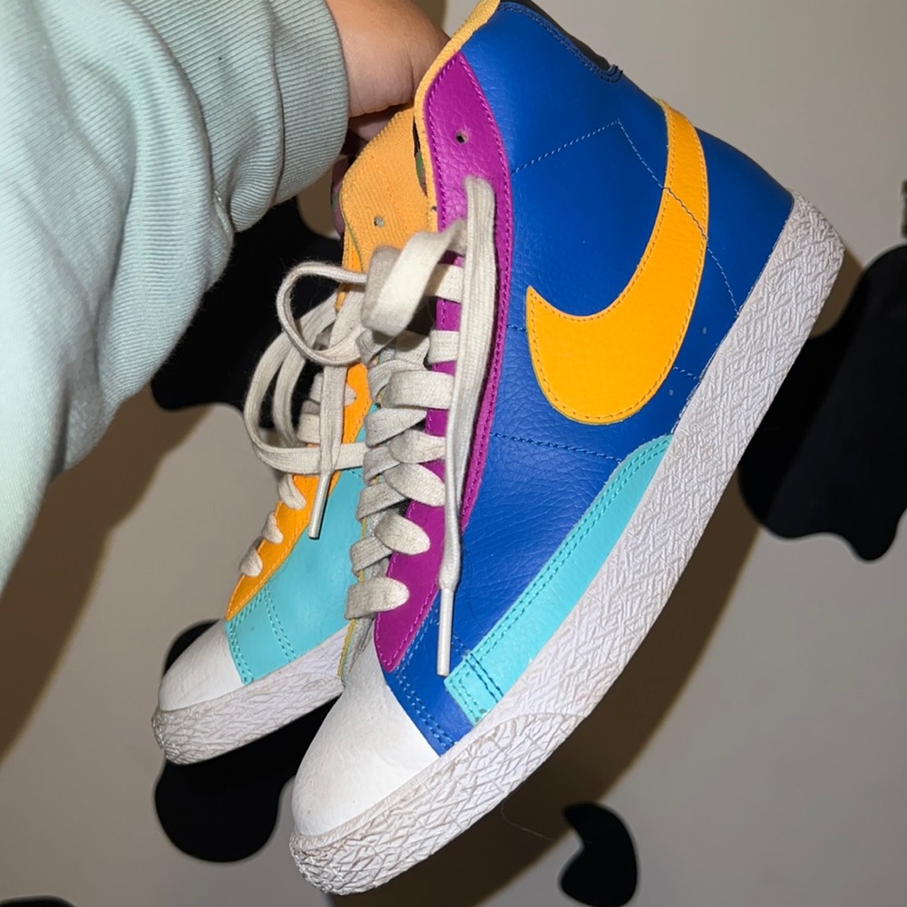 NIKE BLAZERS